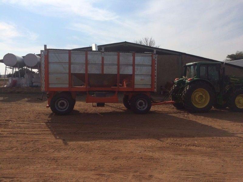 Fertilizer trailer