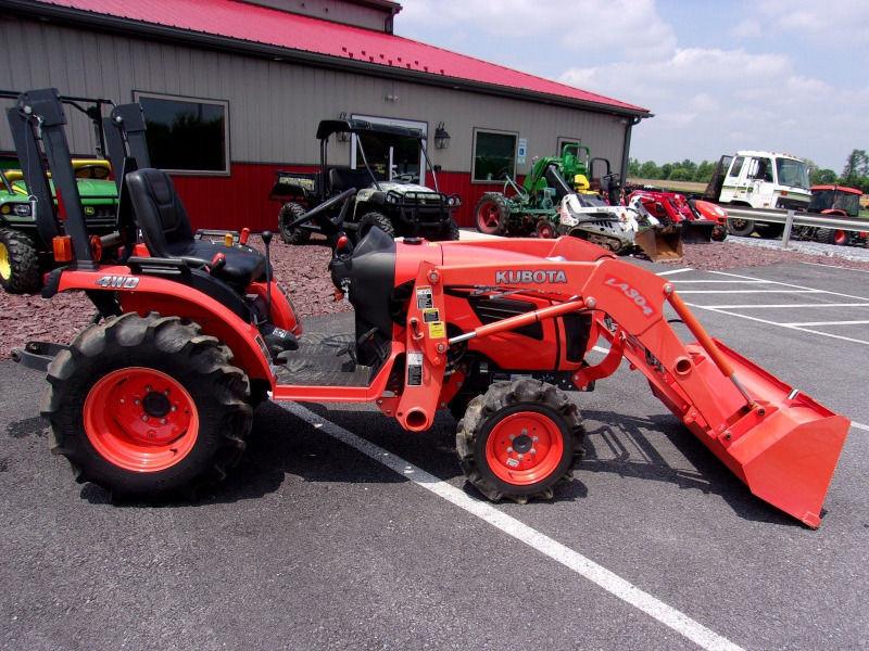 2014 Kubota B2320 4X4 Compact Tractor W/ Loader Only 34 Hours