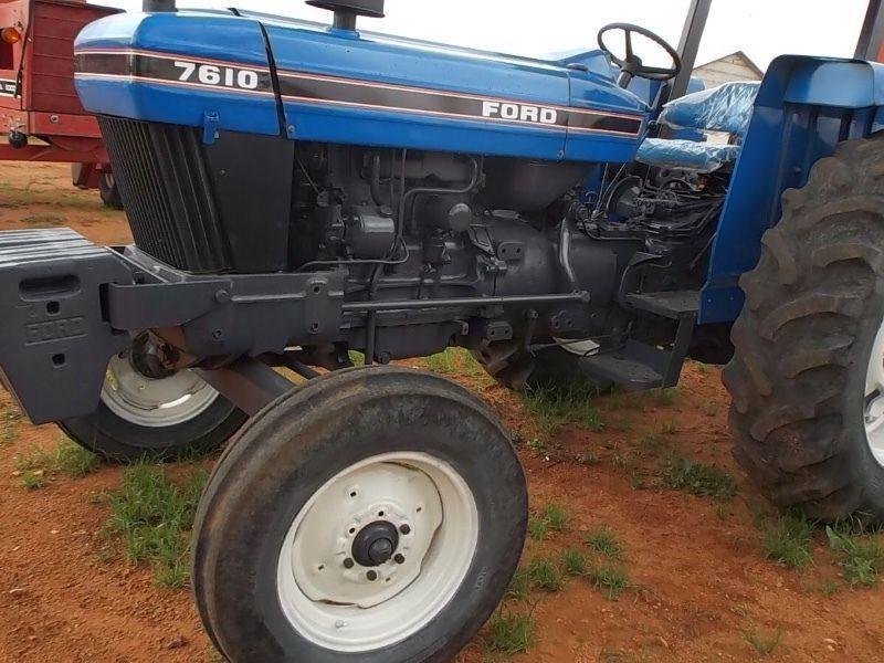 1985 Ford 7610 2 wheel drive tractor