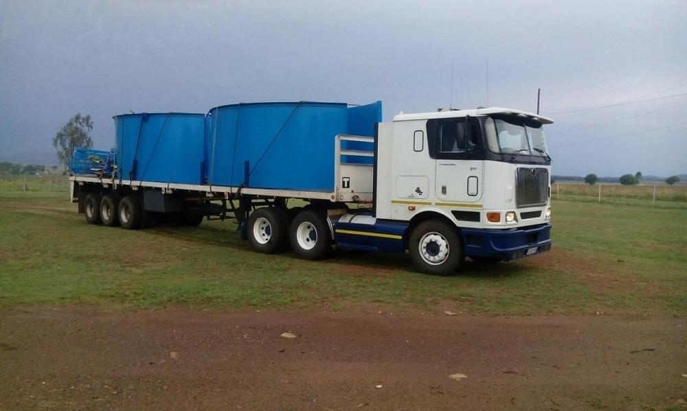 International 9800i & tri axle trailer to swop