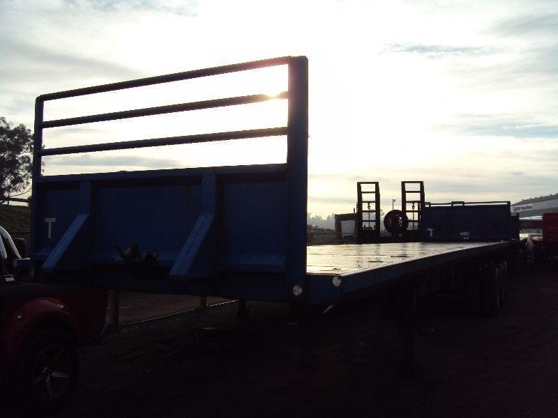 2013 Henred Fruehauf Flat Deck Tri Axle Trailer: