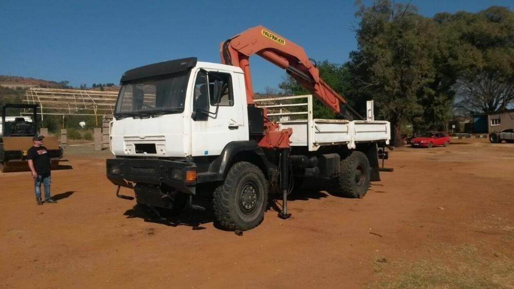 MAN, 4x4, with 30 ton palfinger crane and dropside body