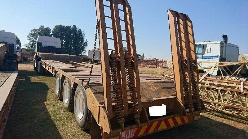 Various used Tri Axle Lowbed Trailers for sale