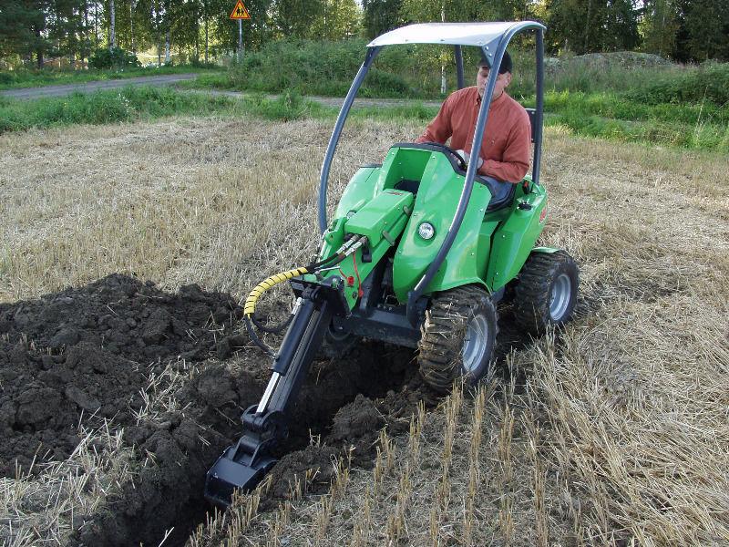 Avant 220 :For all your smalllholding needs: mini tractor/digger/trencher/forklift