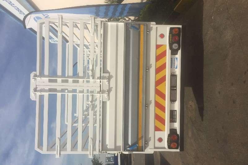 2011 Tata LPT1518 Cattle body 8T