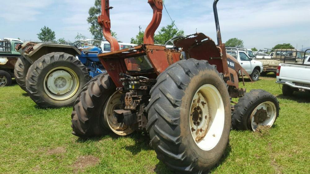 Foton 824 4x4 tractor breaking for parts