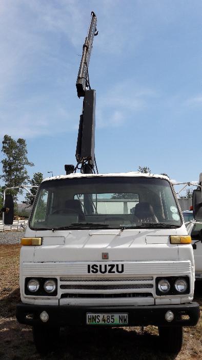 Izuzu Crane Truck
