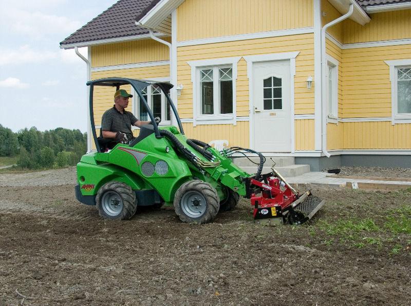 Avant 528: Articulated mini digger/loader/trencher/sweeper/mower/tractor for all your farming needs