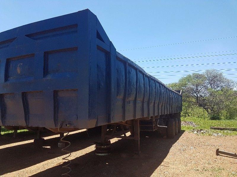 Box trailers for scrap transport