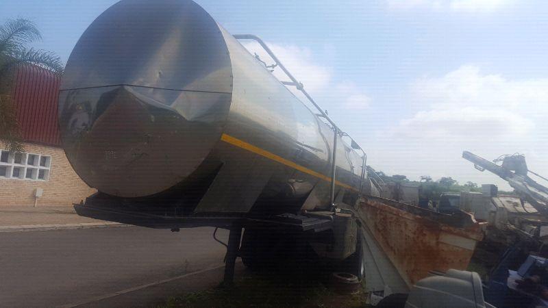 Double Axle stainless steel Milk Tank Trailer with double Axle pup