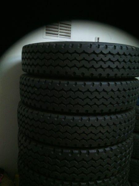 Sale on 315/80R/22.5 truck tyres new Retreads in Evander