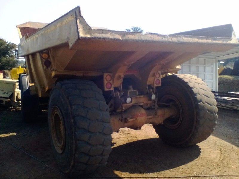 Caterpillar D25D Dump Truck