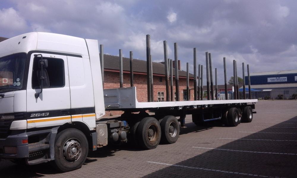 Actros with 13.5 hendred tri axel timber trailer