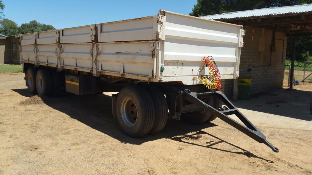 La Mon 9m Tri-Axle Drawbar Trailer With Dropsides And Grain Doors Wit