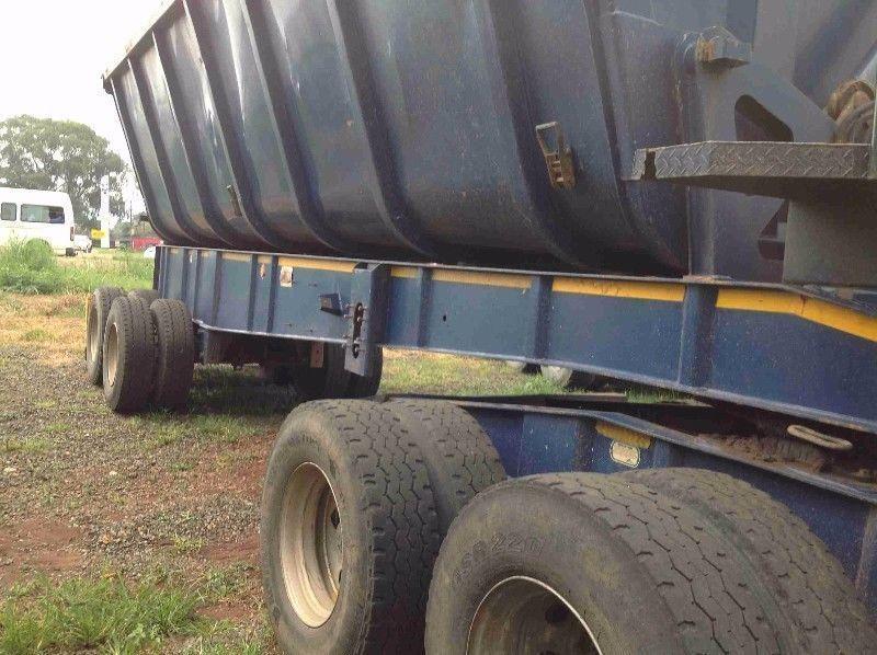 34 cube Top trailer side tipper up for grabs at a bargain price !