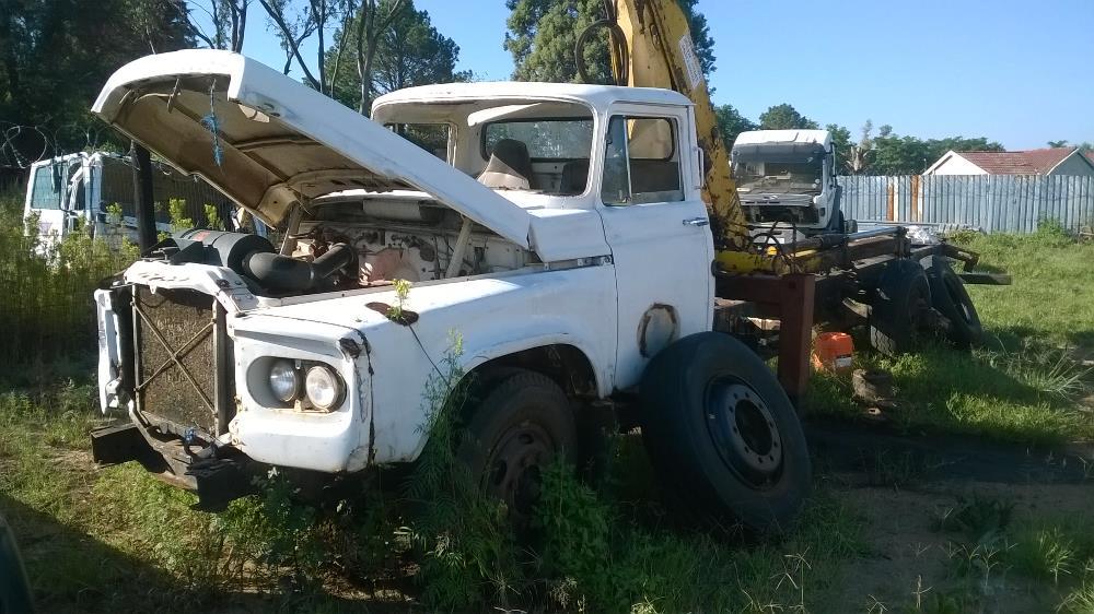 1982 Toyota DA crane truck complete or stripping for spares