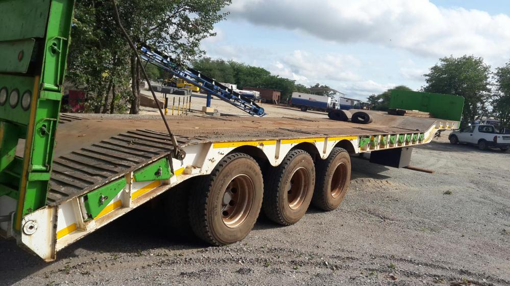 Tri Axle Lowbed trailer
