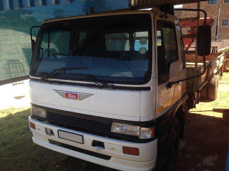 1995 Hino 8T Crane truck with dropsides
