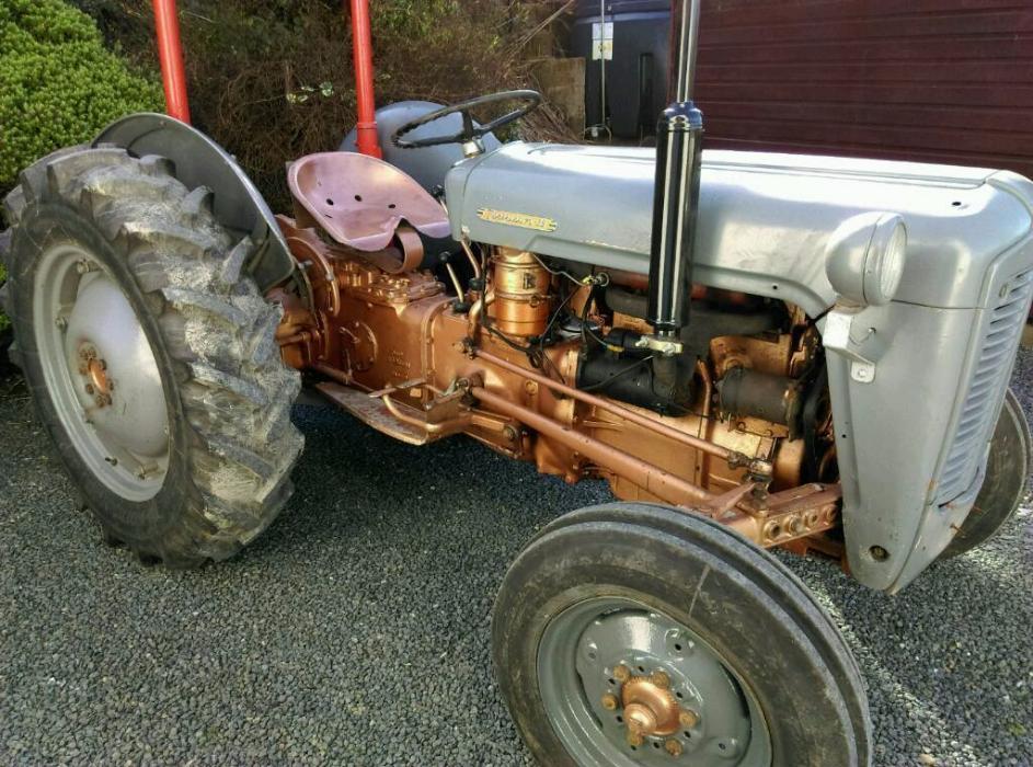Ferguson fe35 tractor