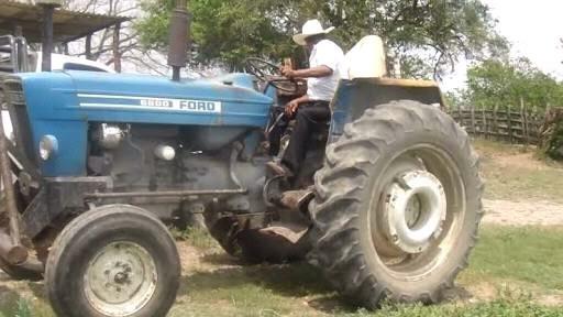 Ford 6600 tractor fully functional. Cutting grass daily