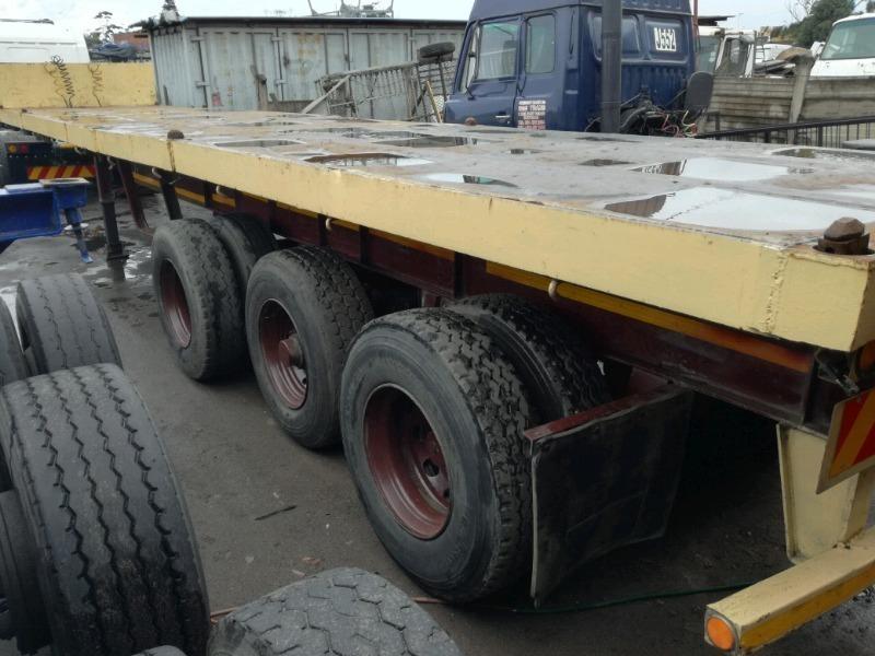 Hendred fruehauf 12M tri axle flat deck trailer