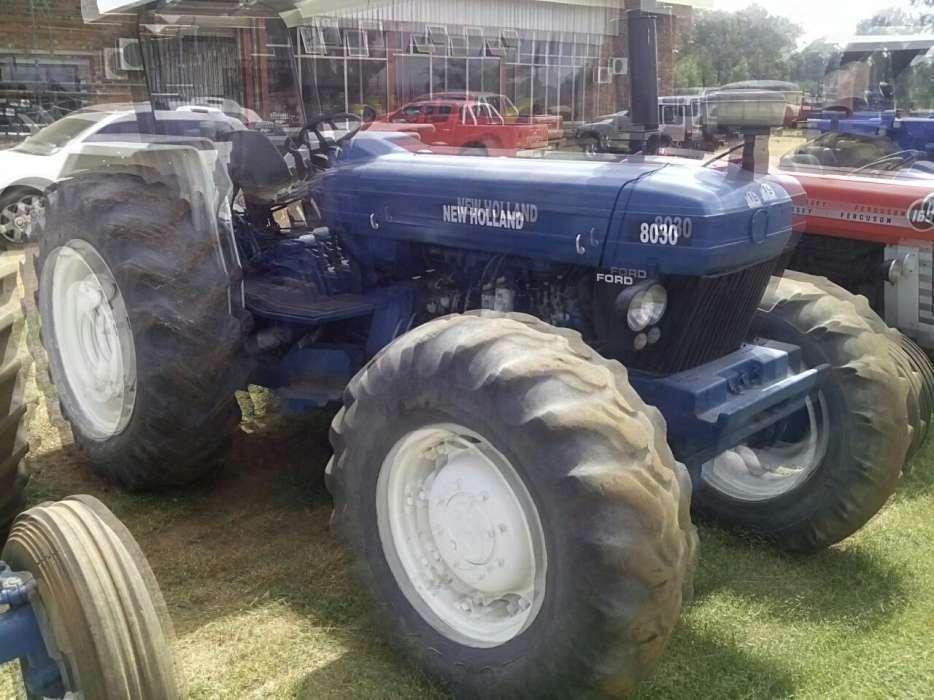 New Holland tractor 4x4