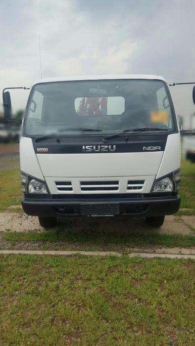 2006 Isuzu NQR500 , 5 Ton Truck with Crane