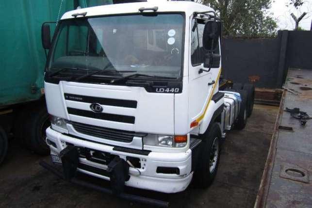 2008 Nissan double axle UD440 Truck-Tractor