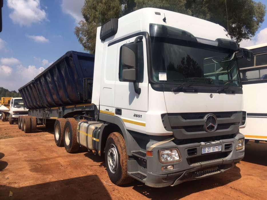 2010 Mercedes Benz 2651 Actros with 40 cube top trailer twin bin