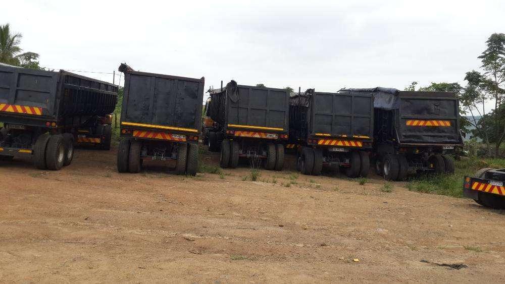 30 cube end tipper trailers x 7 with horses