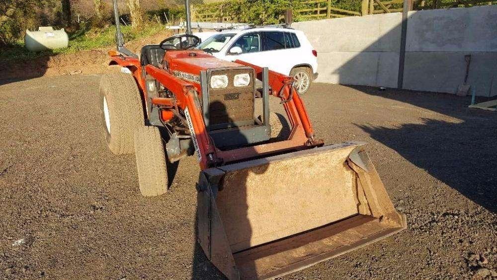 Compact tractor massey 1020,21hp, 4 in 1 loader