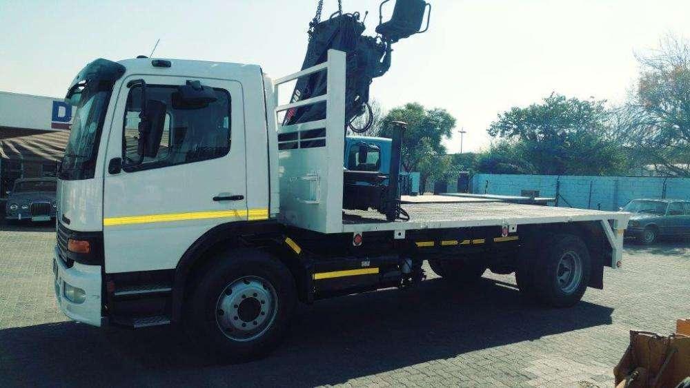 2002 Merc Atego 8 tonner with Hiab 140 topseat Crane