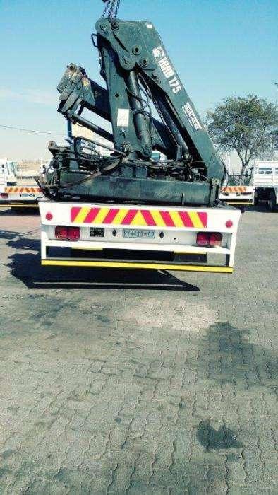 2004 Hino 14 ton double diff flatbed with 17.5 ton crane