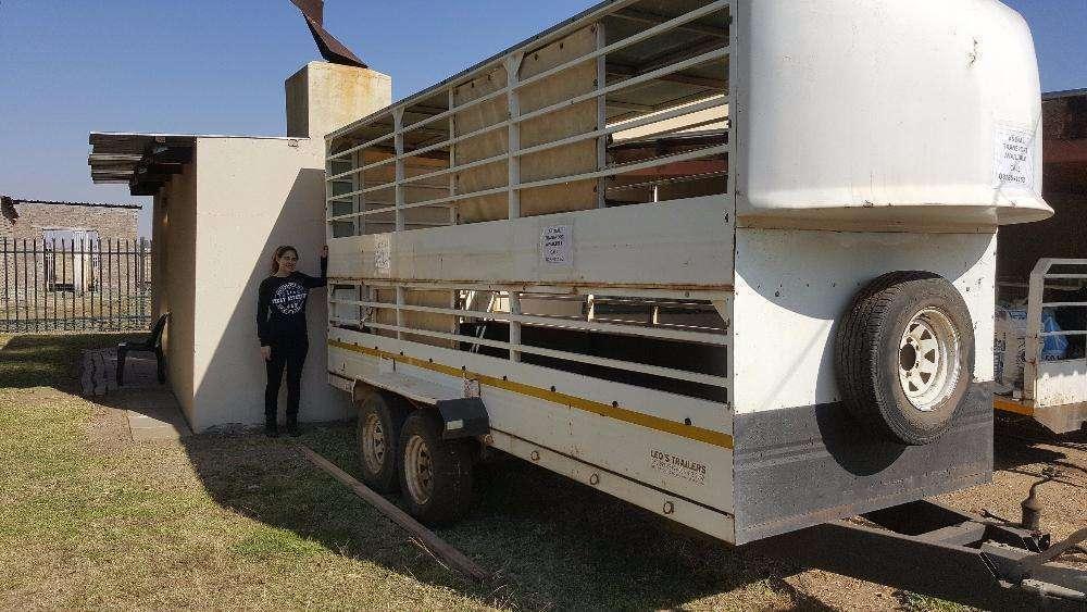 Animal transport trailer