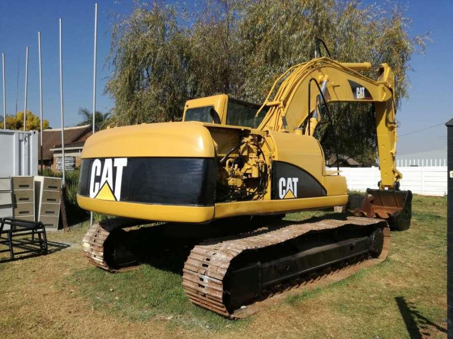 CAT 320C excavator pipped for hammer ready to work