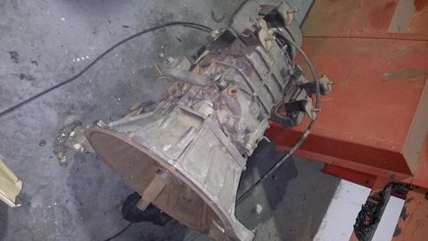 Isuzu NPR 400 gearbox and other parts for sale