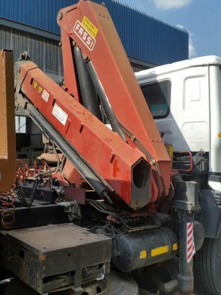 Nissan UD 350 6x4 horse with Crane