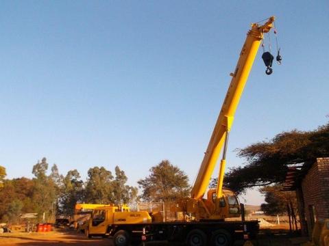 XCMG 25 TON CRANE ONLY 300 HOURS!