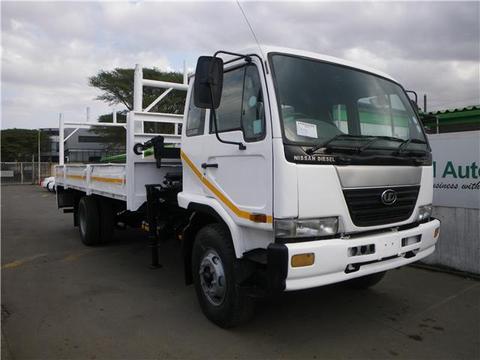 Nissan UD80 used truck with crane