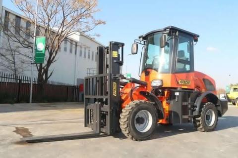 Apache 4x4 Articulated 3T Rough Terrain Diesel Forklift: Construction & Engineering Auction: 25 Jan