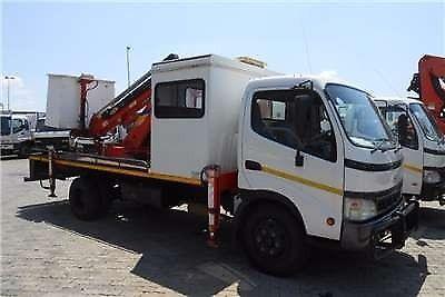 Oil tanks supply and hydraulic system fitment on slopper tipper