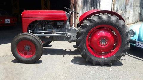Vaaljapie Tractor in good restored condition