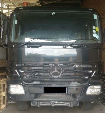 Mercedes-Benz Actros Dropside Truck 2006 Model with 41Ton Mounted Crane