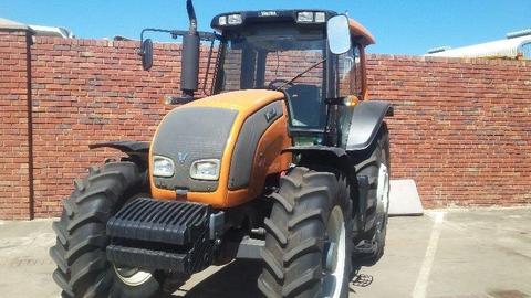 2014 Valtra N141 Tractor 1800 hours