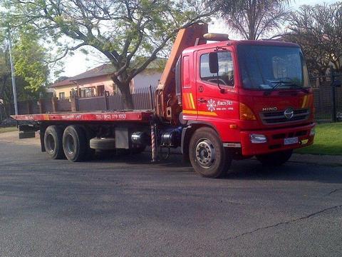 Toyota Hino10 Ton Truck with crane for hire