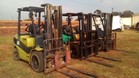 Various used 3 Ton Forklifts for sale