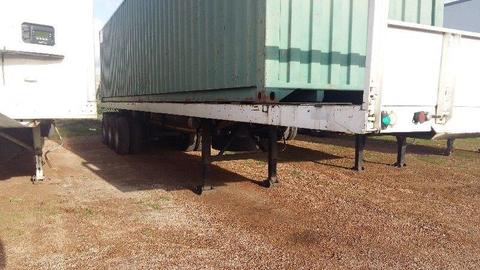 2015 Flarbed Tri-Axle Trailer for rent. R7500.00 per month