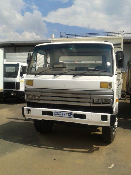 NISSAN DIESEL WITH CRANE FOR SALE