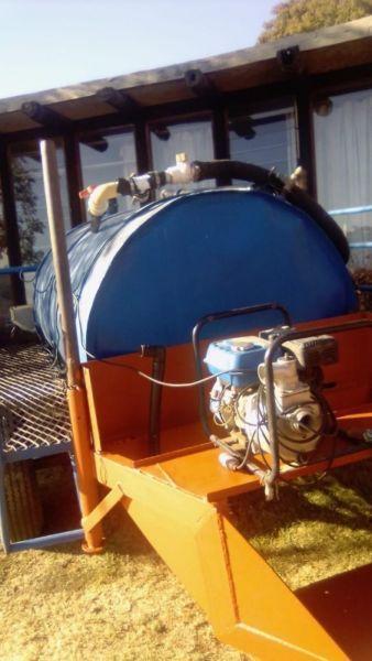 WATER TRAILER TANK WITH SPRAY PUMP