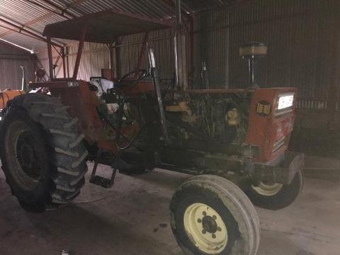 Fiat 980 2x4 tractor with loader